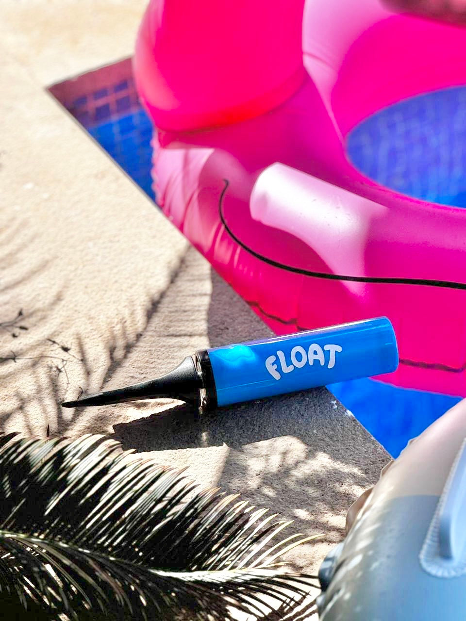 THE BIG WAVE Inflatable Pool Float